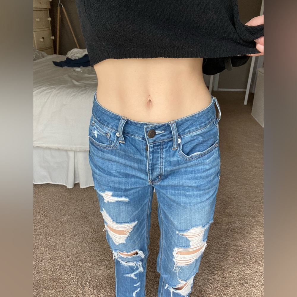 Low rise distressed boyfriend jeans size 2 American Eagle